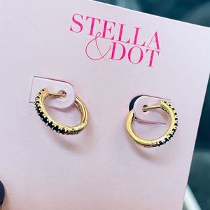 NEW IN BOX 📦 Black & Gold Reversible Ear Huggies